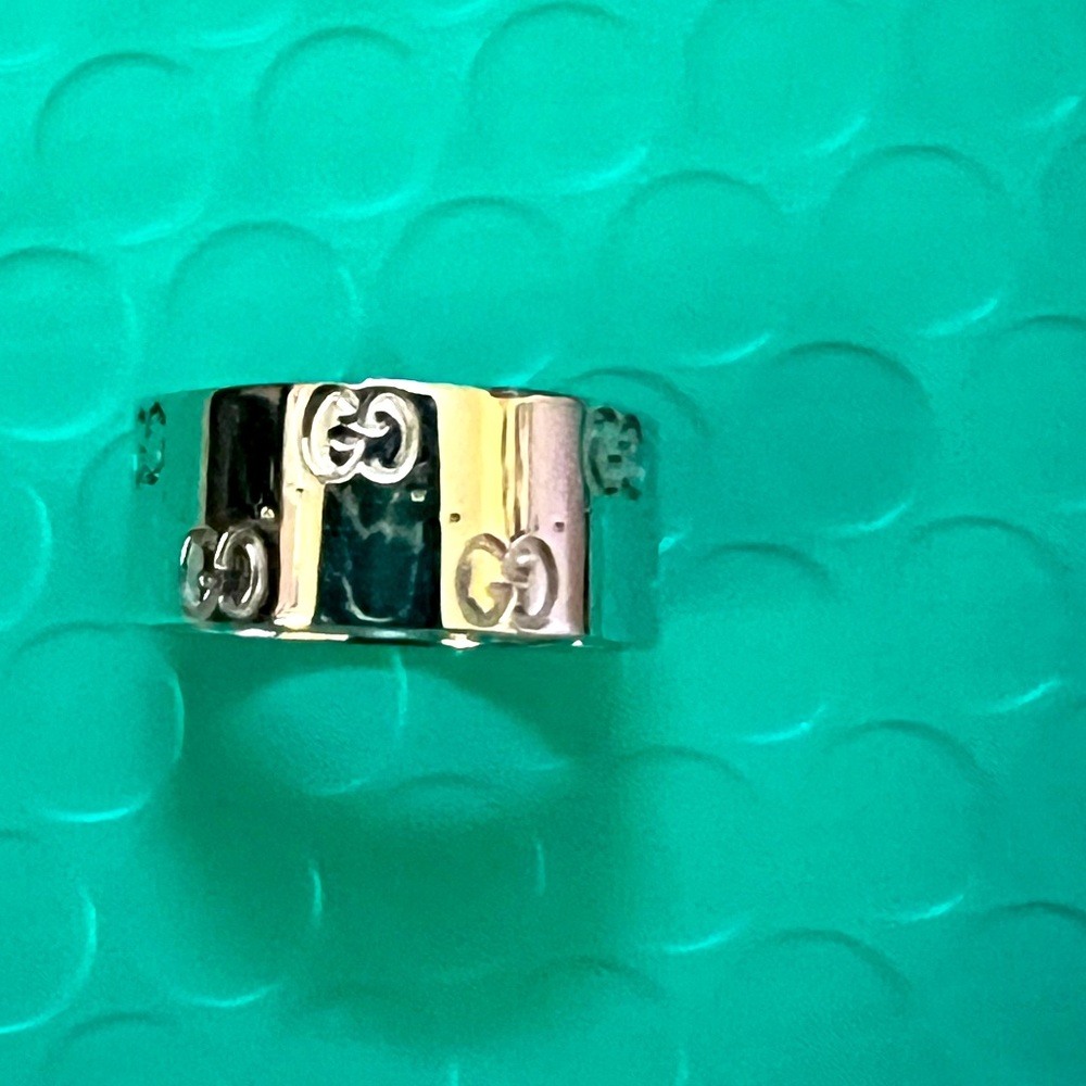 Authentic silver Gucci ring.